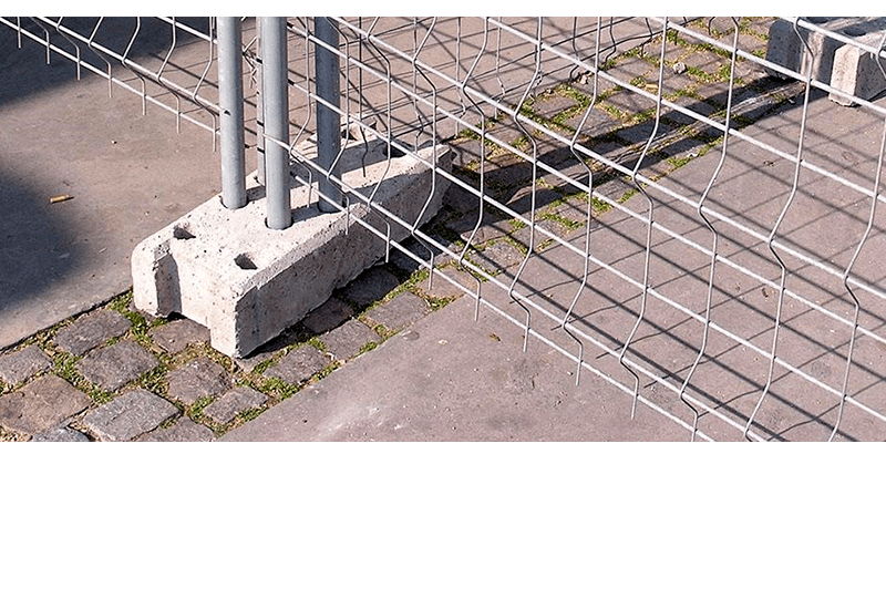 Concrete foot, accessory for detachable fence 